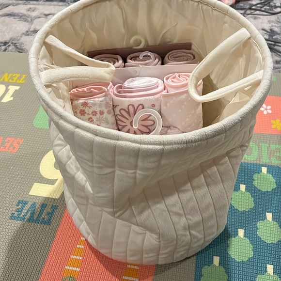 Baby girl towel, blanket and basket set NWT - Picture 6 of 6